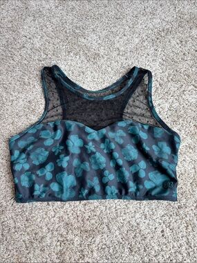 nwot Albion clover top with mesh